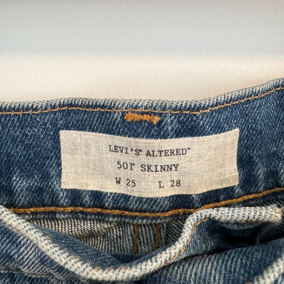 Levi’s 501 Jeans - Picture 2 of 5